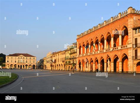 Italy Venetia Padova Padua Prato Della Valle Square Stock Photo Alamy