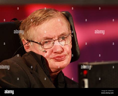 El Físico Teórico Británico Prof Stephen Hawking Disertó Sobre Su Investigación Vida Y Tiempos