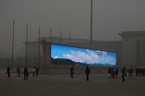 Smog Senza Fine A Pechino Ecco Come Il Cielo Torna Virtualmente