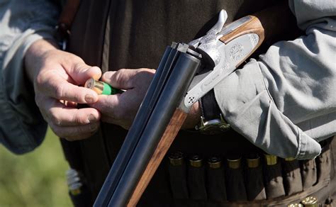 Jura En forêt de Chaux un chasseur trébuche et se tire une balle dans