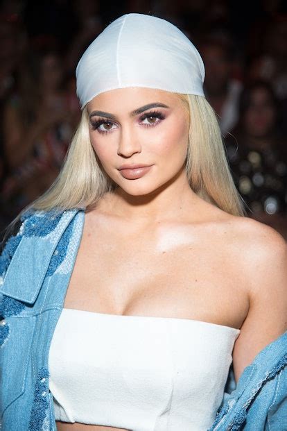 Kylie Jenners Beauty Evolution Is Full Of Luxe Makeup And Hair Lewks