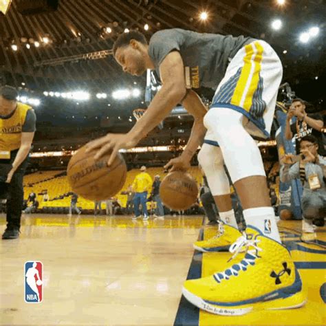 Steph Curry Dribbling GIF - Dribble StephCurry StephenCurry - Discover ...