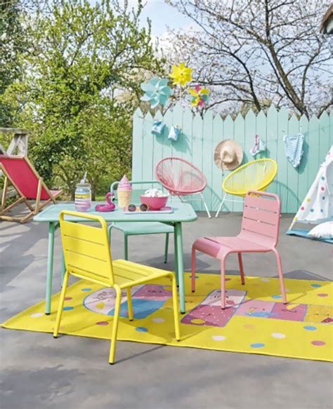 Coup de Coeur Un salon de jardin en métal coloré pour les enfants