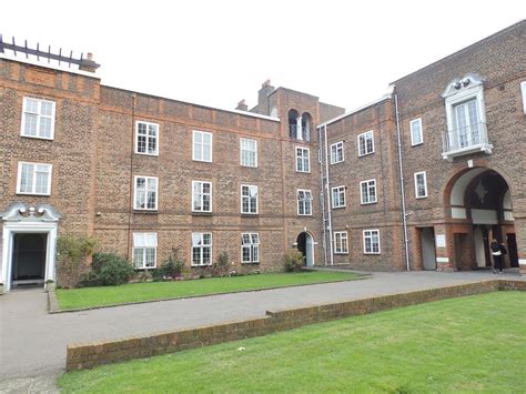 1 Bed Flat To Rent In St Andrews Square Surbiton Kt6 £1400 Pcm Zoopla