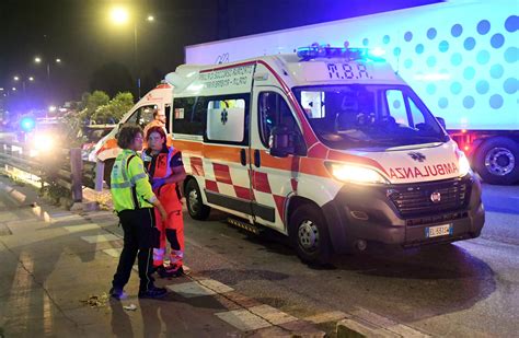 Incidente Ancona Camper Esce Di Strada Quattro Persone Ferite