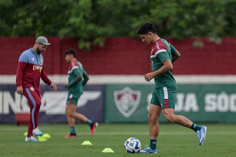 Confira Imagens Do Treino Do Fluminense Um Dia Antes Da Viagem Para O