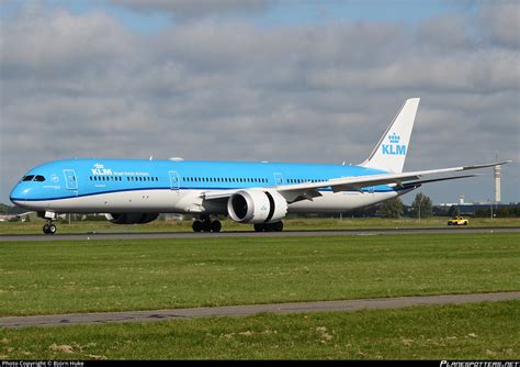 PH BKF KLM Royal Dutch Airlines Boeing 787 10 Dreamliner Photo by Björn