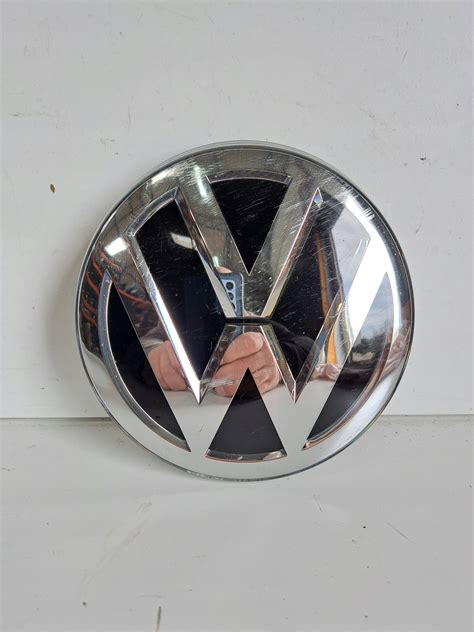 VW ZNACZEK EMBLEMAT LOGO POD RADAR 3G0853601C 3G0853601C za 249 zł z