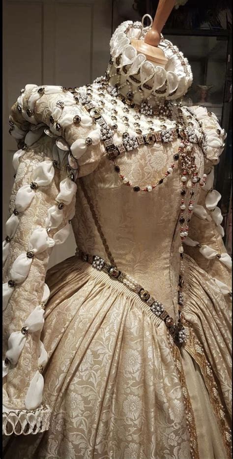 Pin By Penny Sommers On Antiquities Elizabethan Fashion Renaissance