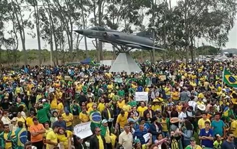 Bolsonaristas Fazem Atos Contra Resultado Das Urnas Em Frente Base