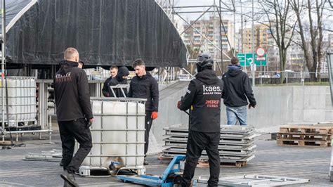 Miejski sylwester coraz bliżej Trwa montaż sceny ZDJĘCIA