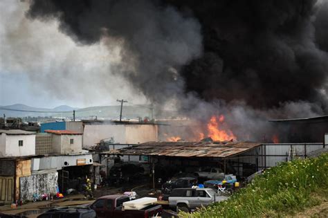 Recicladora de cartón se incendia en parque industrial Los Pinos