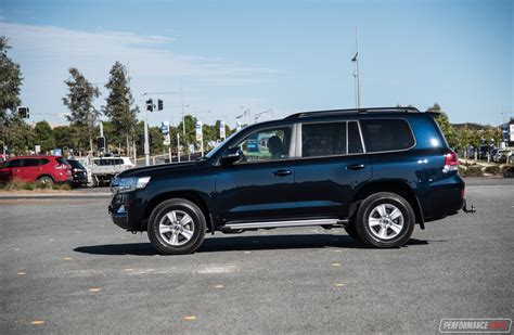 2017 Toyota LandCruiser Altitude Review Video PerformanceDrive