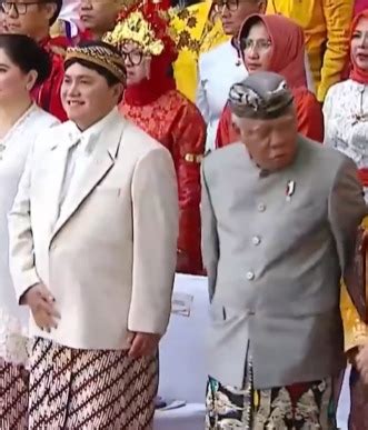 Viral Momen Lucu Pak Bas Intip Baju Erick Thohir Saat Upacara Bendera