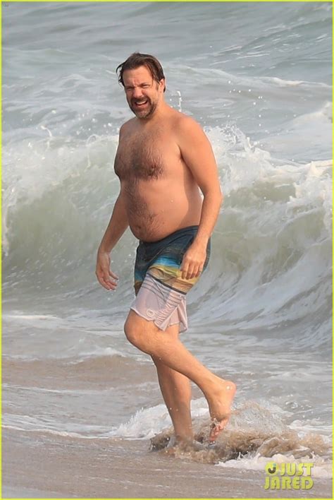 Olivia Wilde Jason Sudeikis Have A Fun Day At The Beach In Malibu