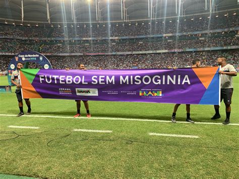 SPM PROMOVE CAMPANHA DE COMBATE A MISOGINIA DURANTE PARTIDA DE FUTEBOL