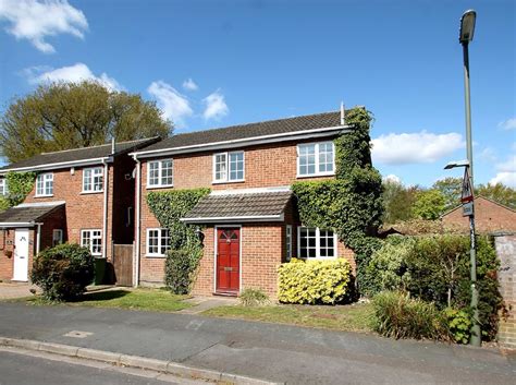 Buckingham Way Frimley Camberley 3 Bed Detached House £400 000