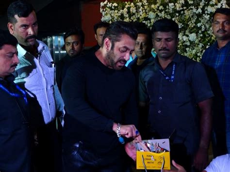 Salman Khan Birthday Party Photos Going Viral Shahrukh Khan Kartik Aaryan Pooja Hegde Attend