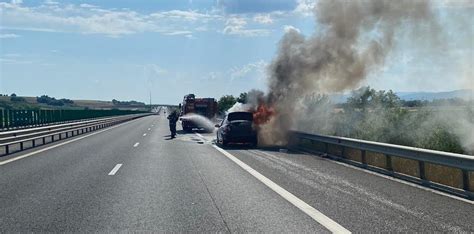 INCENDIU pe Autostrada A1 Sibiu Sebeș O mașină a luat foc în zona