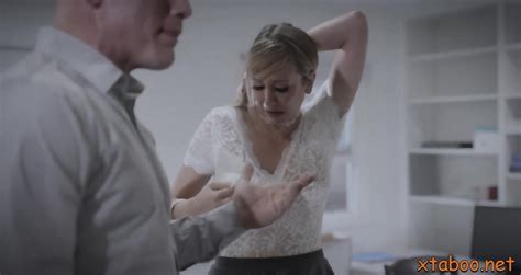 Nude Blonde Brett Rossi With Big Tits Enjoys Undressing