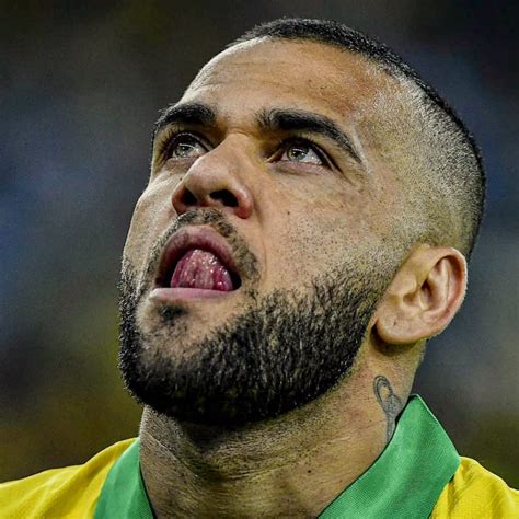 Vers O De Daniel Alves Desmentida Imagens De C Mera De Seguran A