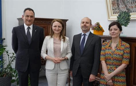 Cj Sibiu Pre Edinta Daniela C Mpean S A Nt Lnit Cu Ambasadorul