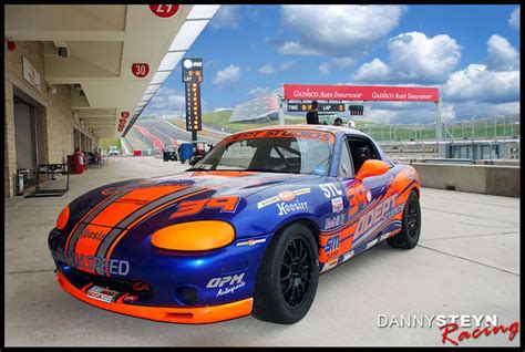 85 Spec Miatas Compete At Cota In Scca Majors Bfg Super Tour Danny