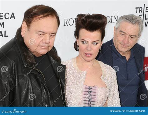 Paul Sorvino Debi Mazar And Robert Deniro At The Tribeca Film