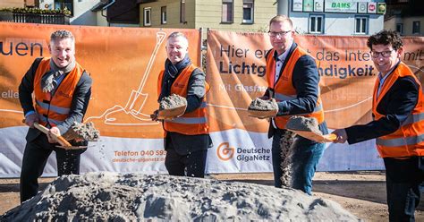 Erster Spatenstich F R Das Giganetz Schlangenbad Bekommt Glasfaser