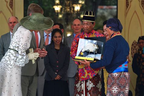 Kunjungi Keraton Raja Dan Ratu Belanda Disuguhi Lawung Beksan Ageng