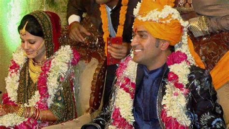 Happy Anniversary Ms Dhoni And Sakshi A Look At Thalas Love Story In Pics News Zee News