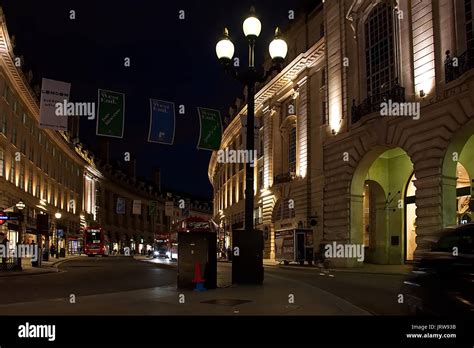 London ,Piccadilly Circus night Stock Photo - Alamy