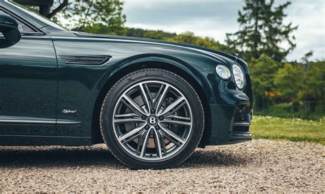 Bentley Flying Spur Hybrid: First Look - autoNXT.net