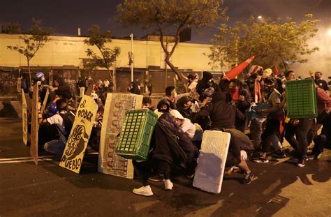 Represión Policial Contra Manifestaciones En Perú Deja Un Saldo De 25