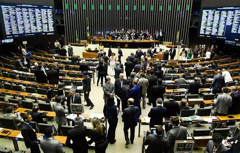 Congresso mantém veto de Temer à eliminação de PIS Cofins sobre o óleo