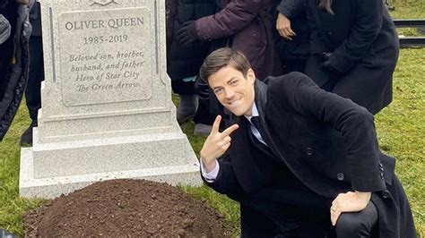 Grant Gustin Next To Oliver Queen's Grave | Know Your Meme