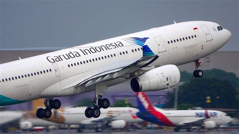 4K 20 MENIT Video Pesawat Takeoff Dan Landing Di Bandara Soekarno