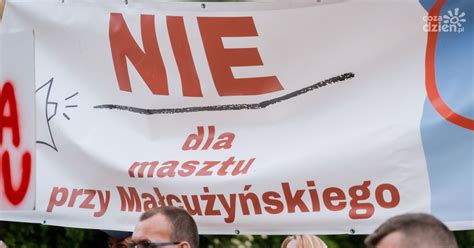 Protest przeciwko budowie masztu na ul Mostowej zdjęcia