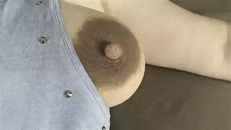 Slutty bbw milf macecha ukazuje vám její obrovská kojící prsa a chlupatá mokrá kundička milky