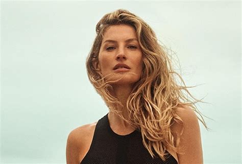 Grávida Gisele Bündchen mostra a barriguinha em dia de pilates veja