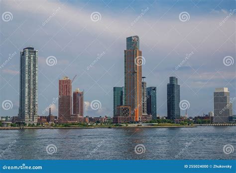 Long Island City Queens Skyline Editorial Image - Image of megalopolis ...