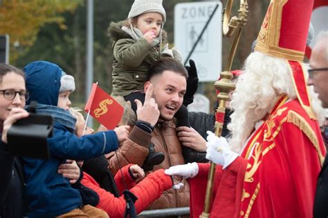 Video Fotospecial Sinterklaas Krijgt Hartelijk Onthaal En Stelt