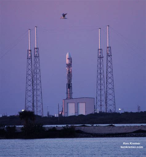 Spacex Aims For Friday Sunset Launch After Boats And Winds Delay Falcon