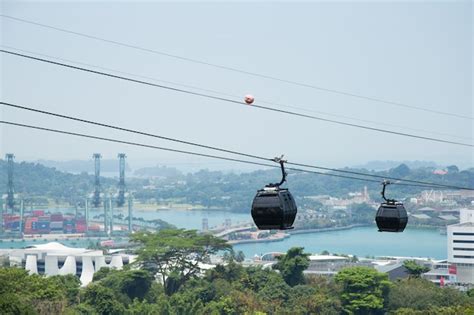 Premium Photo | Cable car in singapore.