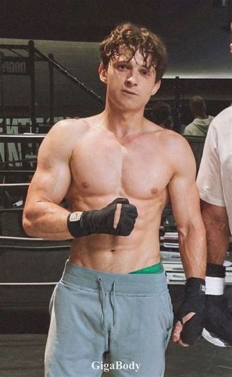 Pin Di Cinnamongirl Su Pines Creados Por Ti Nel 2025 Tom Holland Immagina Attori Attori Hot