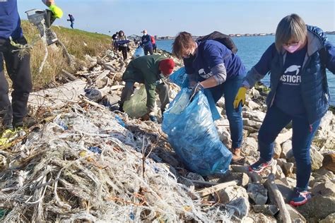 Ripuliamo L Italia Dall Inquinamento Della Plastica Focus It