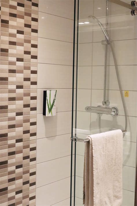 Londoners argue over the waterloo to kings cross best travel route 9