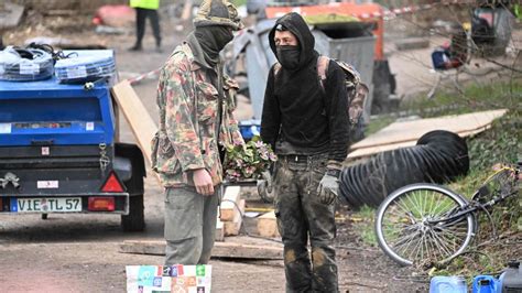 Lützerath So kamen zwei Aktivisten aus dem Tunnel hervor DER SPIEGEL