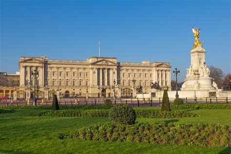 Pałac Buckingham londyńska perła królewska