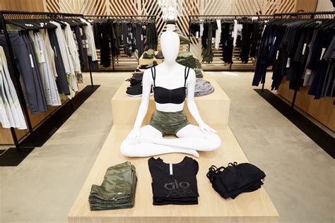 Alo Yoga to Open Store at The Grove Yoga Branding, Los Angeles Shopping ...